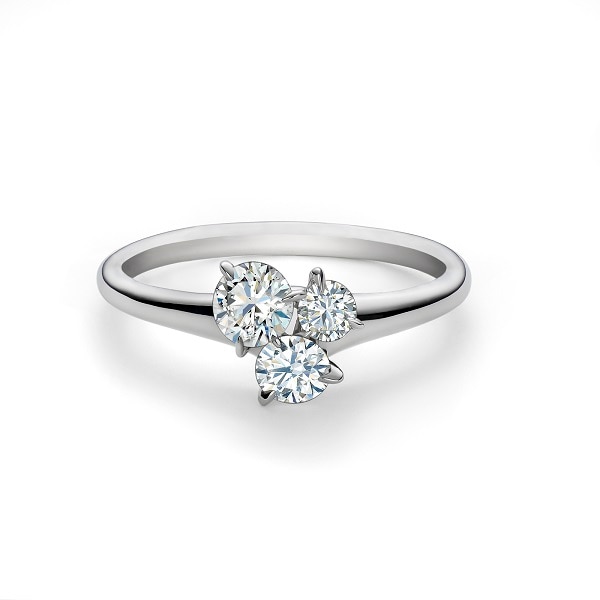 クラシック ダイヤモンド ジュエリー：3ストーン リング | Forevermark